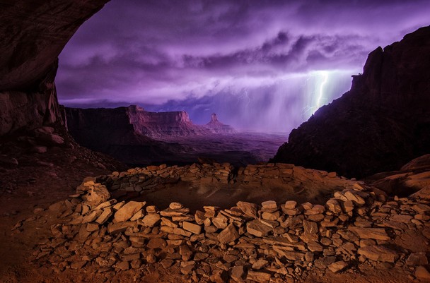 01-National-Geographic-Photo-Contest-2013-Thunderstorm-at-False-Kiva