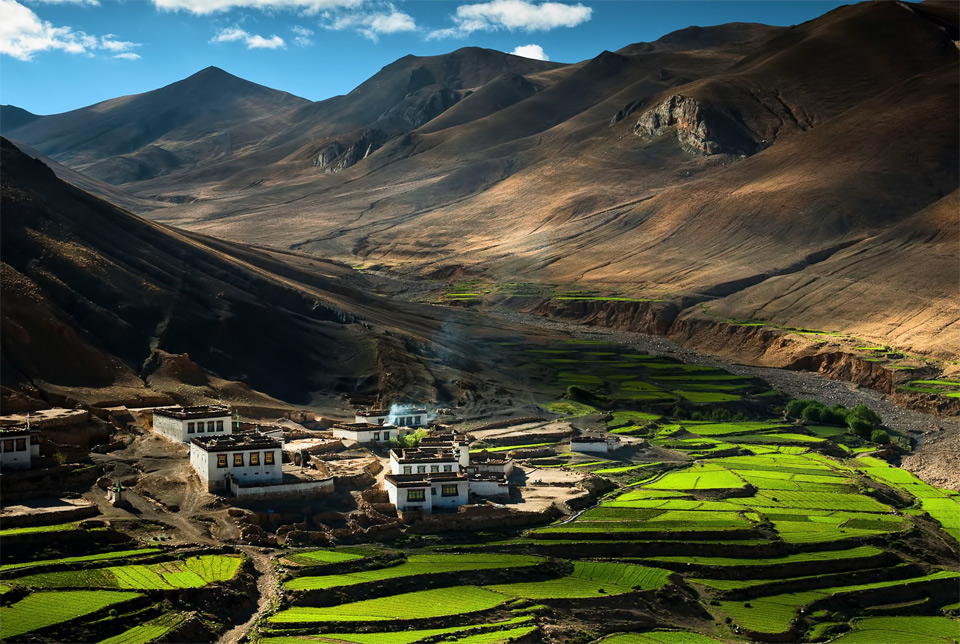 11-Desa-Tercantik-di-Dunia-gambar-pemandangan-desa-di-Himalaya