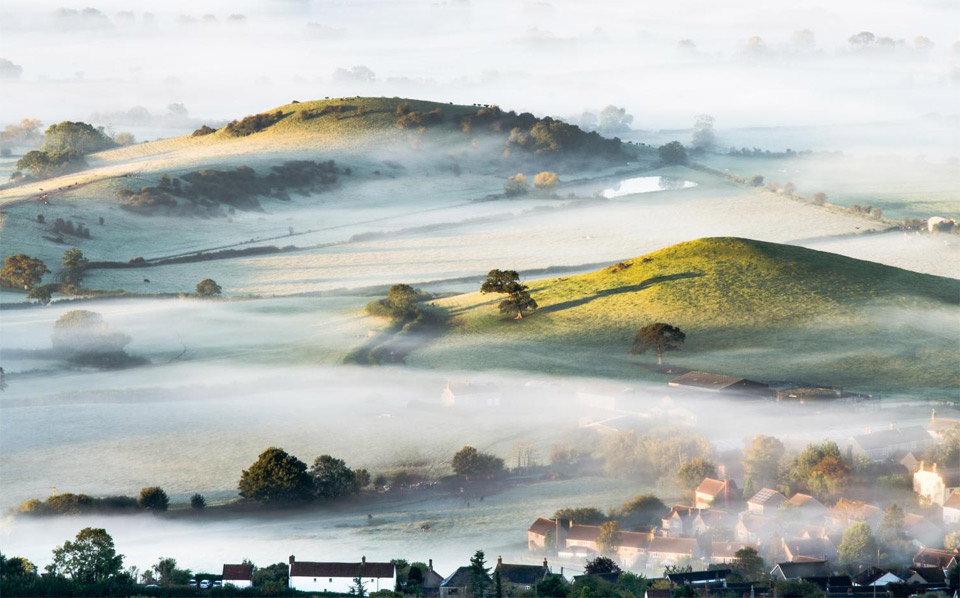 7-Desa-Tercantik-di-Dunia-gambar-pemandangan-desa-di-Inggris