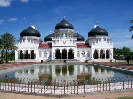 Masjid-Baiturrahman-Aceh-Indonesia-1024x768