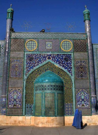 Masjid-Biru-or-Shrine-of-Hazrat-Ali-di-Mazar-i-Sharif-Afghanistan