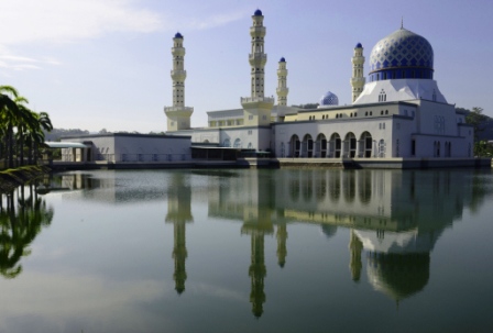 Masjid-Menempel-di-Kota-Bharu-Malaysia
