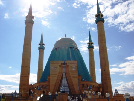 Masjid-Pusat-Mashkhur-Jusup-di-Pavlodar-Kazakhstan